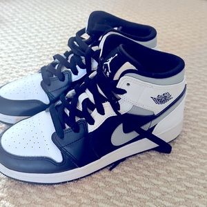 Air Jordan 1- Retro Shadow SIZE 7